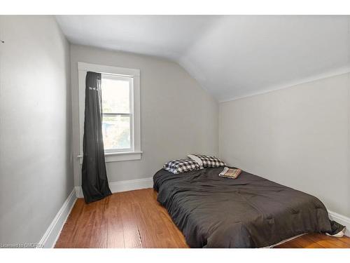 139 Fisher Mills Road, Cambridge, ON - Indoor Photo Showing Bedroom