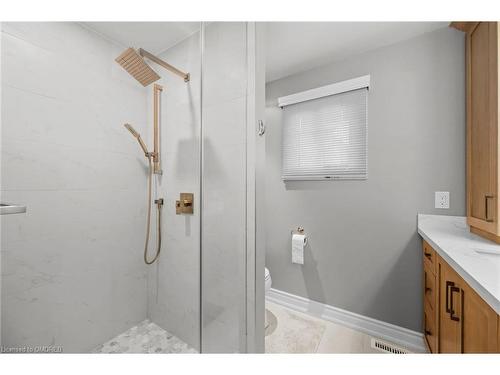 4364 Palisades Lane, Mississauga, ON - Indoor Photo Showing Bathroom