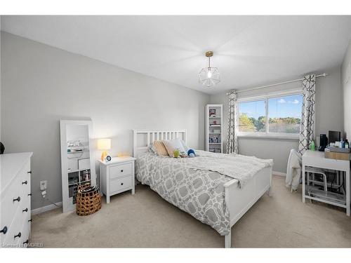 4364 Palisades Lane, Mississauga, ON - Indoor Photo Showing Bedroom