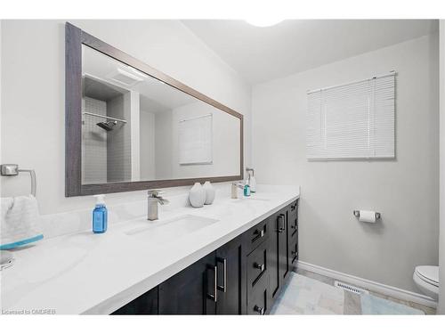 4364 Palisades Lane, Mississauga, ON - Indoor Photo Showing Bathroom