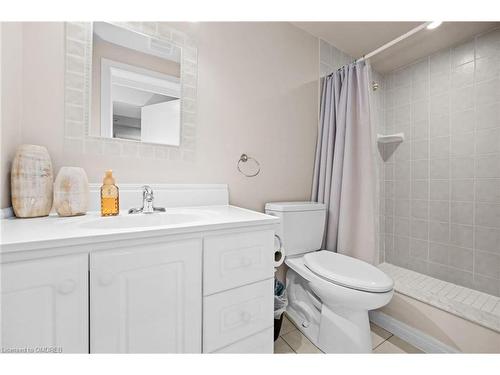 4364 Palisades Lane, Mississauga, ON - Indoor Photo Showing Bathroom