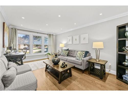 4364 Palisades Lane, Mississauga, ON - Indoor Photo Showing Living Room