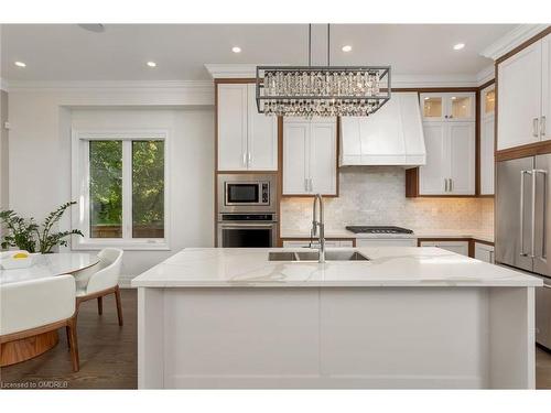 399 Delaware Avenue, Burlington, ON - Indoor Photo Showing Kitchen With Upgraded Kitchen