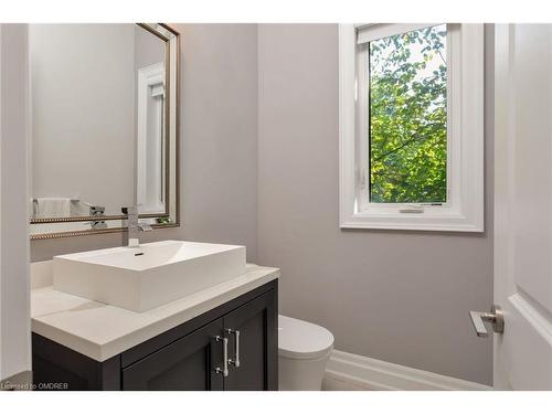 399 Delaware Avenue, Burlington, ON - Indoor Photo Showing Bathroom