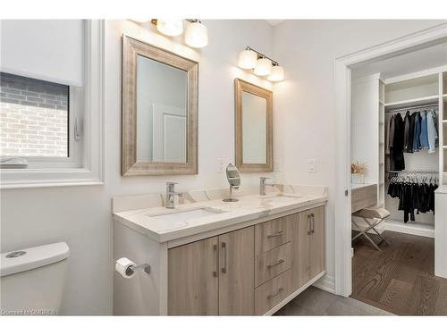 399 Delaware Avenue, Burlington, ON - Indoor Photo Showing Bathroom