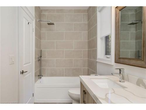 399 Delaware Avenue, Burlington, ON - Indoor Photo Showing Bathroom