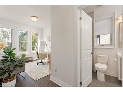 399 Delaware Avenue, Burlington, ON - Indoor Photo Showing Bathroom