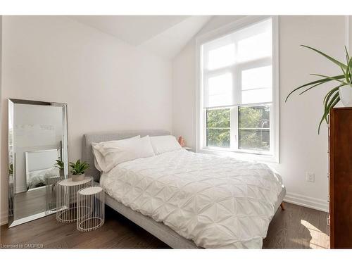 399 Delaware Avenue, Burlington, ON - Indoor Photo Showing Bedroom