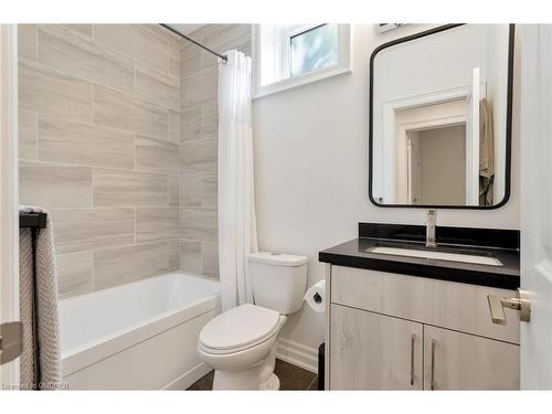 399 Delaware Avenue, Burlington, ON - Indoor Photo Showing Bathroom