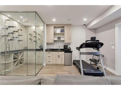 399 Delaware Avenue, Burlington, ON - Indoor Photo Showing Gym Room