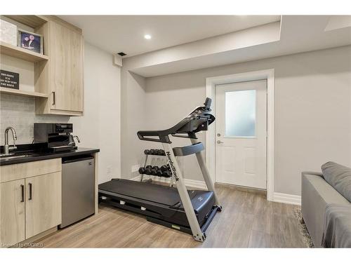 399 Delaware Avenue, Burlington, ON - Indoor Photo Showing Gym Room