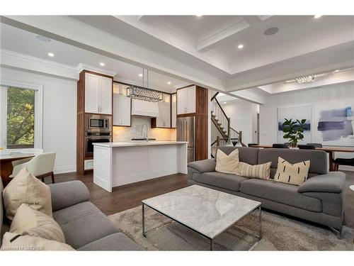 399 Delaware Avenue, Burlington, ON - Indoor Photo Showing Living Room