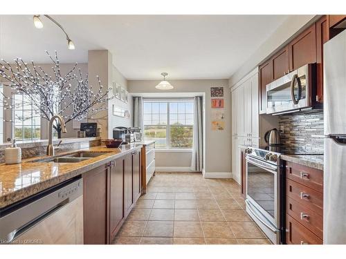 3121 Stornoway Circle, Oakville, ON - Indoor Photo Showing Kitchen With Double Sink