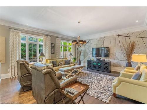 8 Thornhill Avenue, Vaughan, ON - Indoor Photo Showing Living Room