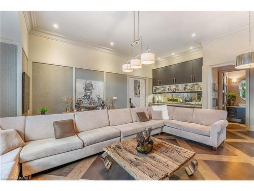 8 Thornhill Avenue, Vaughan, ON - Indoor Photo Showing Living Room