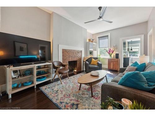 28 Grove Street, Hamilton, ON - Indoor Photo Showing Living Room