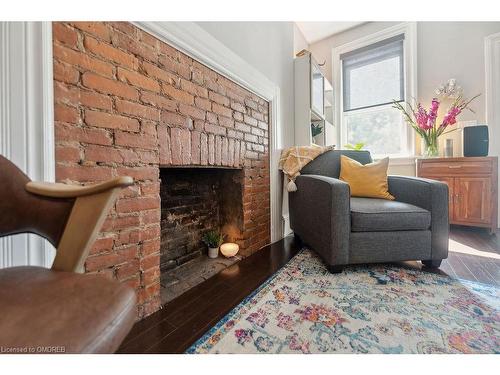 28 Grove Street, Hamilton, ON - Indoor Photo Showing Living Room