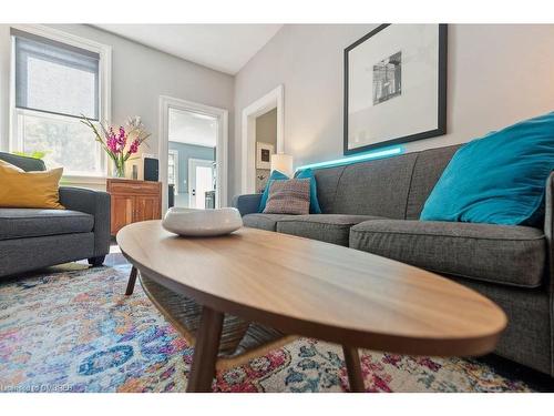 28 Grove Street, Hamilton, ON - Indoor Photo Showing Living Room