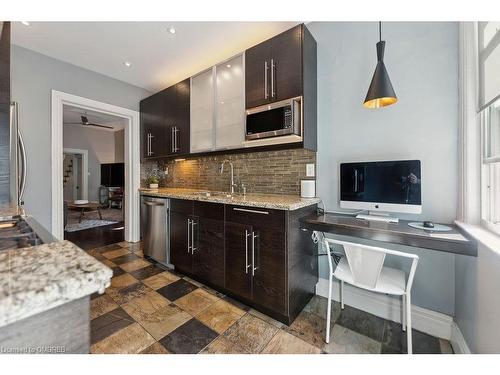 28 Grove Street, Hamilton, ON - Indoor Photo Showing Kitchen With Upgraded Kitchen