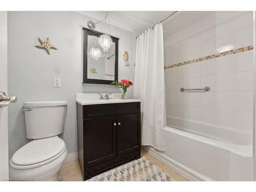 28 Grove Street, Hamilton, ON - Indoor Photo Showing Bedroom