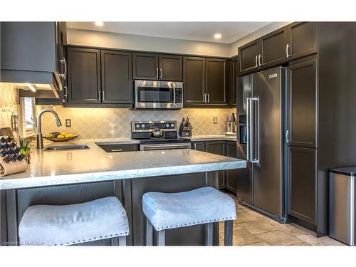 422 Duncan Lane, Milton, ON - Indoor Photo Showing Kitchen With Upgraded Kitchen