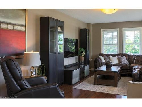 422 Duncan Lane, Milton, ON - Indoor Photo Showing Living Room