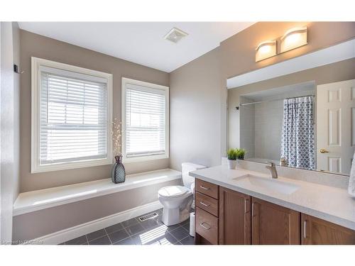 422 Duncan Lane, Milton, ON - Indoor Photo Showing Bathroom