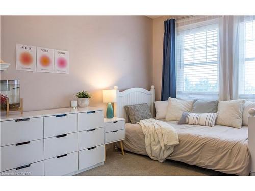 422 Duncan Lane, Milton, ON - Indoor Photo Showing Bedroom