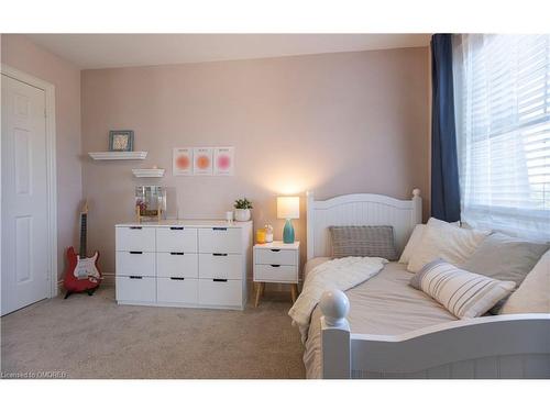 422 Duncan Lane, Milton, ON - Indoor Photo Showing Bedroom