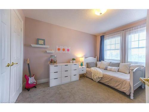 422 Duncan Lane, Milton, ON - Indoor Photo Showing Bedroom