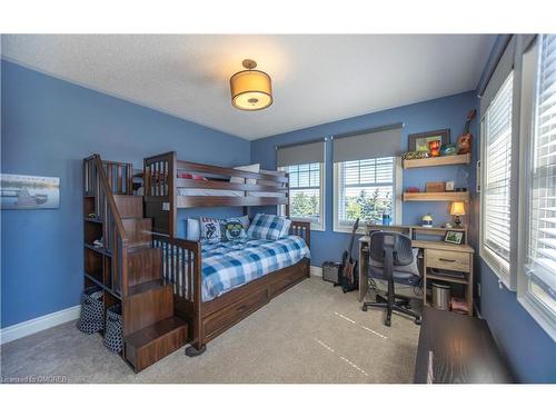 422 Duncan Lane, Milton, ON - Indoor Photo Showing Bedroom