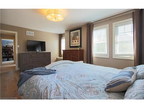 422 Duncan Lane, Milton, ON - Indoor Photo Showing Bedroom