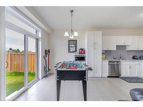 100 Festival Way, Binbrook, ON - Indoor Photo Showing Kitchen