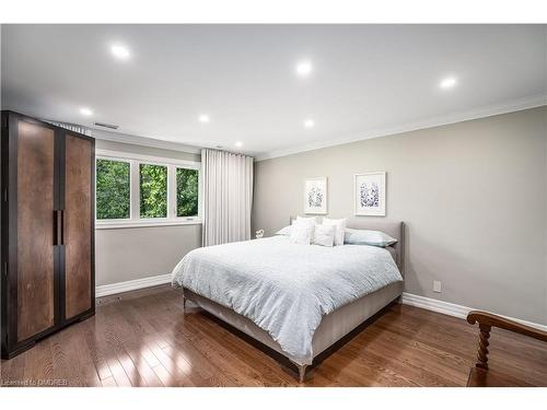 1242 Ravine Drive, Mississauga, ON - Indoor Photo Showing Bedroom