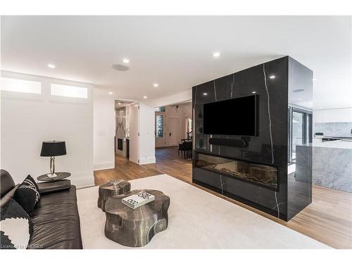 1242 Ravine Drive, Mississauga, ON - Indoor Photo Showing Living Room