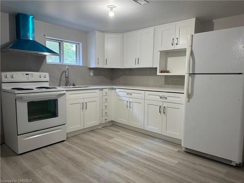 Lower-643 Upper Sherman Avenue, Hamilton, ON - Indoor Photo Showing Kitchen