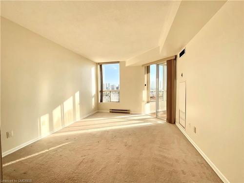 906-4460 Tucana Court, Mississauga, ON - Indoor Photo Showing Other Room