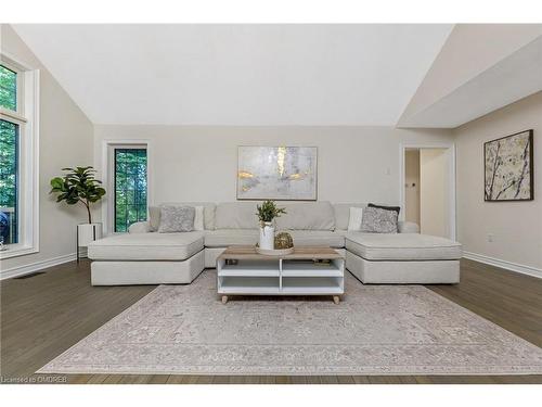 4486 Wellington Road 32 Road, Cambridge, ON - Indoor Photo Showing Living Room