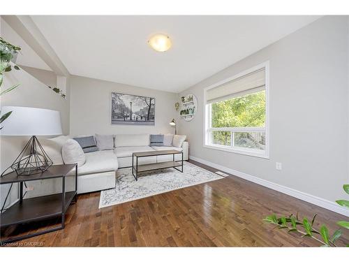 29 Maude Lane Lane, Guelph, ON - Indoor Photo Showing Living Room