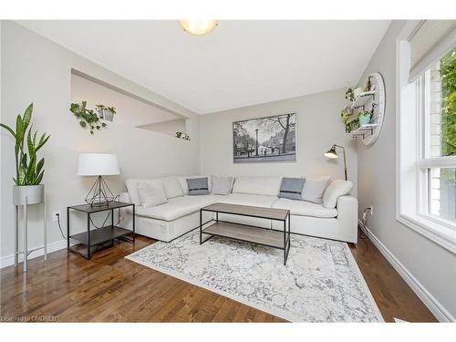 29 Maude Lane Lane, Guelph, ON - Indoor Photo Showing Living Room