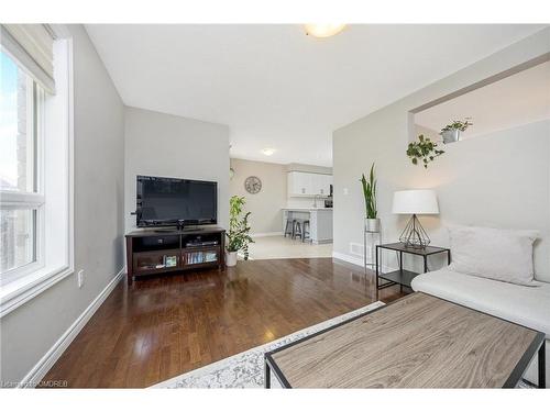 29 Maude Lane Lane, Guelph, ON - Indoor Photo Showing Living Room