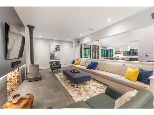 3651 Vandorf Side Road, Whitchurch-Stouffville, ON - Indoor Photo Showing Living Room