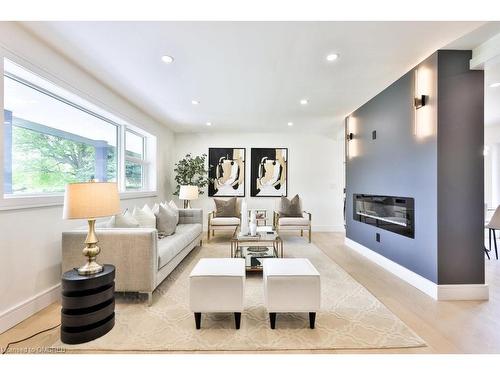 194 Slater Crescent, Oakville, ON - Indoor Photo Showing Living Room With Fireplace