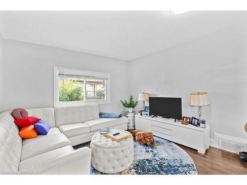 801 Main Street E, Hamilton, ON - Indoor Photo Showing Living Room