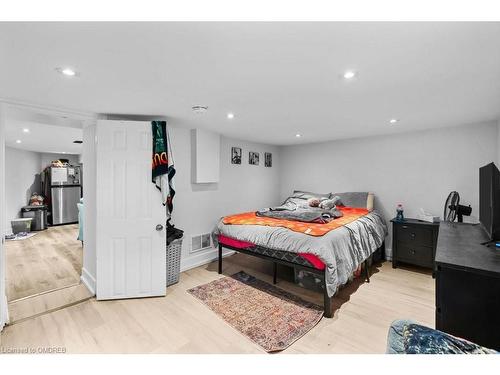 801 Main Street E, Hamilton, ON - Indoor Photo Showing Bedroom