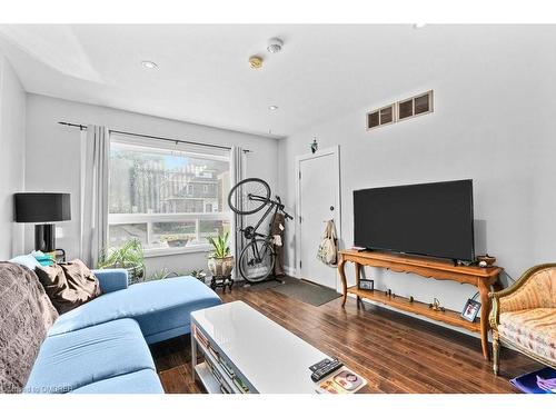 801 Main Street E, Hamilton, ON - Indoor Photo Showing Living Room