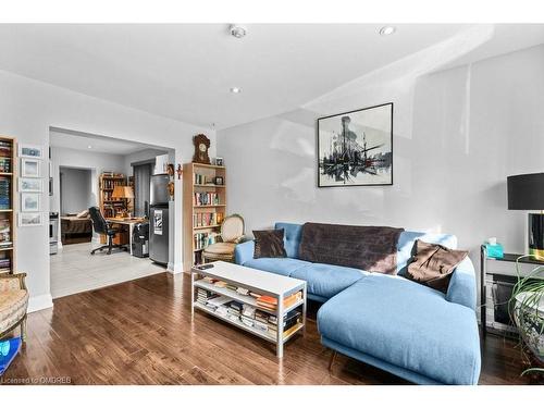 801 Main Street E, Hamilton, ON - Indoor Photo Showing Living Room