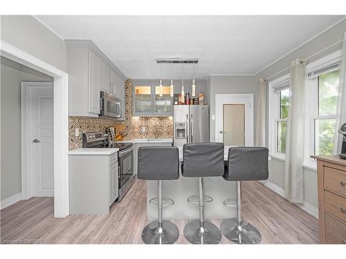 6024 Dixon Street, Niagara Falls, ON - Indoor Photo Showing Kitchen