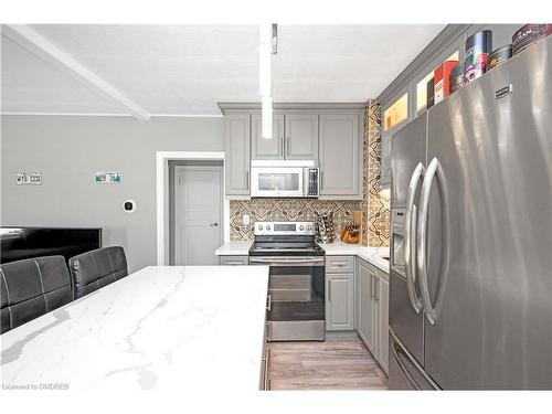 6024 Dixon Street, Niagara Falls, ON - Indoor Photo Showing Kitchen With Stainless Steel Kitchen