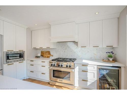 1460 Albion Avenue, Oakville, ON - Indoor Photo Showing Kitchen With Upgraded Kitchen